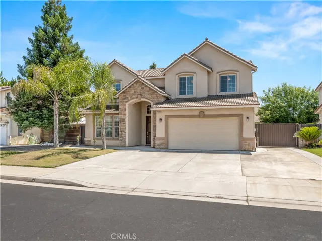 2686 Robinwood, Clovis, California 93611