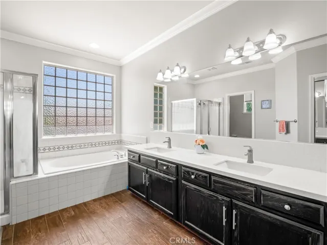 2686 Robinwood, Clovis, California 93611