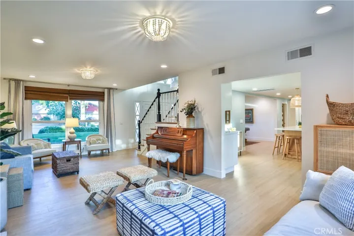 2117 Oxford, Claremont, California 91711