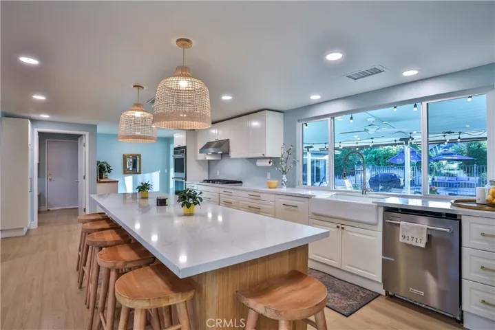 2117 Oxford, Claremont, California 91711