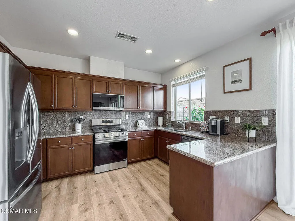 cKitchen and Dining2