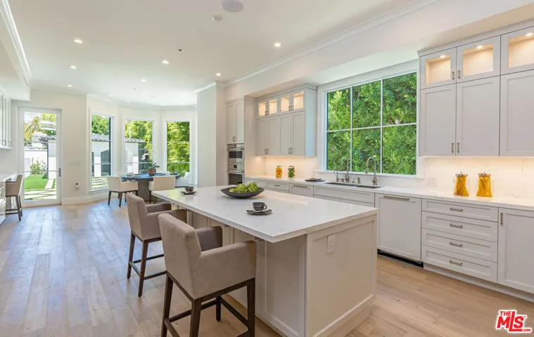 722 N Camden Drive, Beverly Hills, California 90210