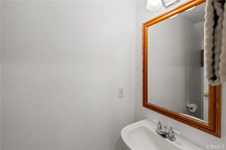 1/2 bath downstairs for guests
