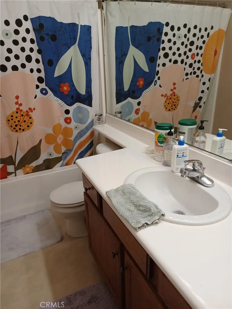 common bathroom in upper level