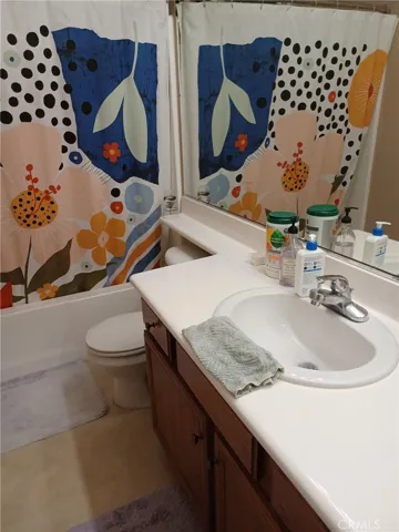 shared common bathroom in upper level
