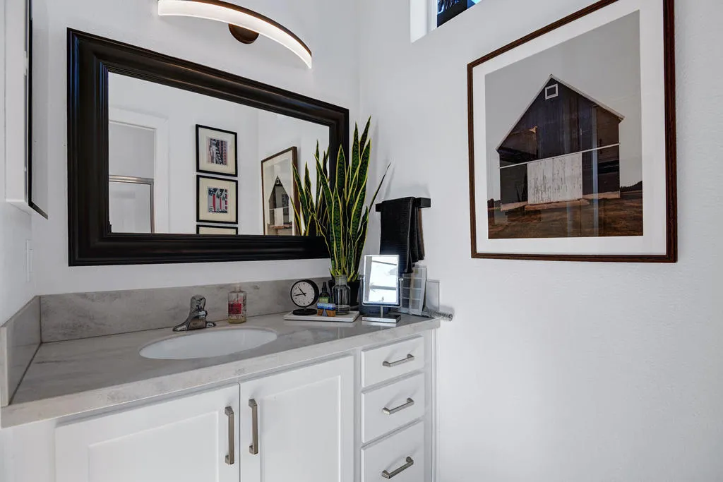 BATHROOM CONTINUED.jpg mls