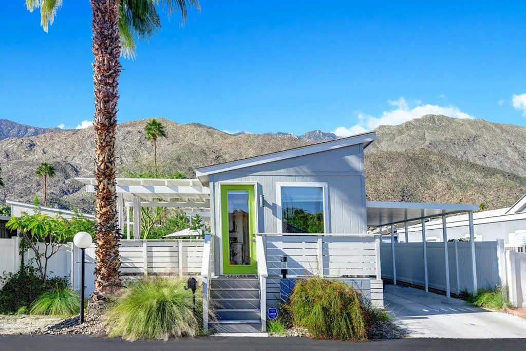FRONT OF HOME.jpg mls