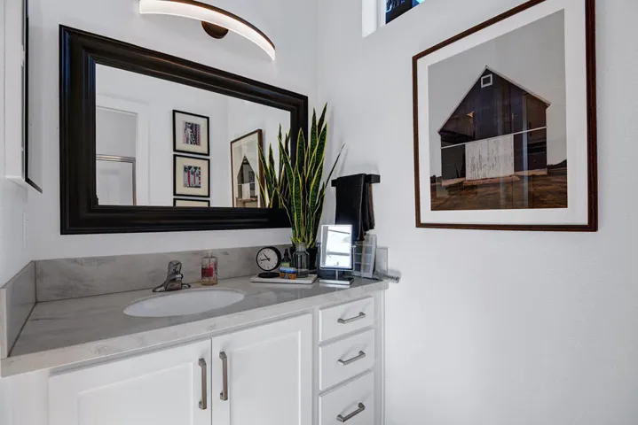 BATHROOM CONTINUED.jpg mls