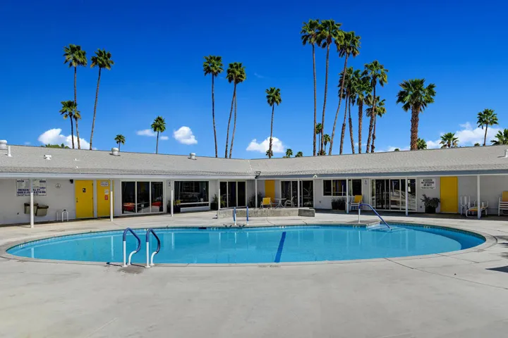 POOL.jpg mls