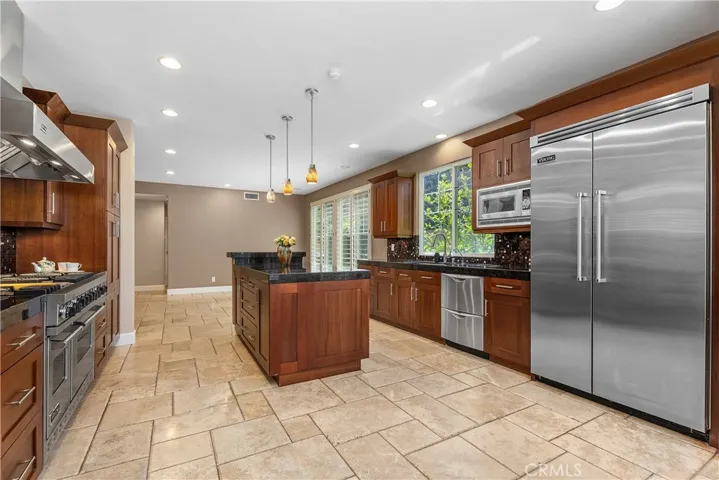 22661 Teakwood, Mission Viejo, California 92692