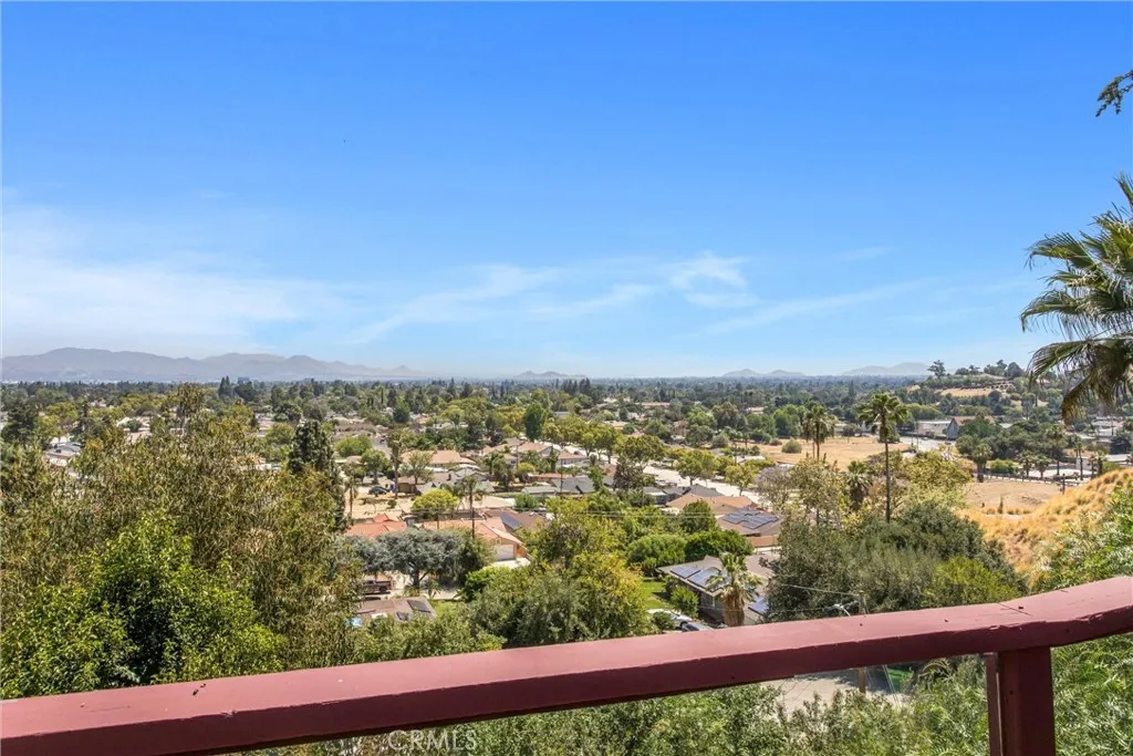 Deck with panoramic views