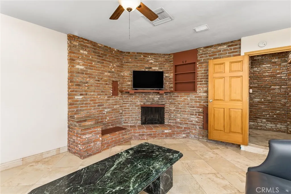 Bonus room/possible 3rd bedroom