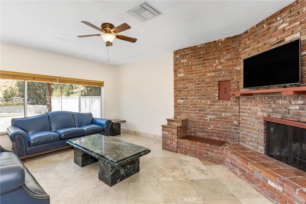 Bonus room/possible 3rd bedroom