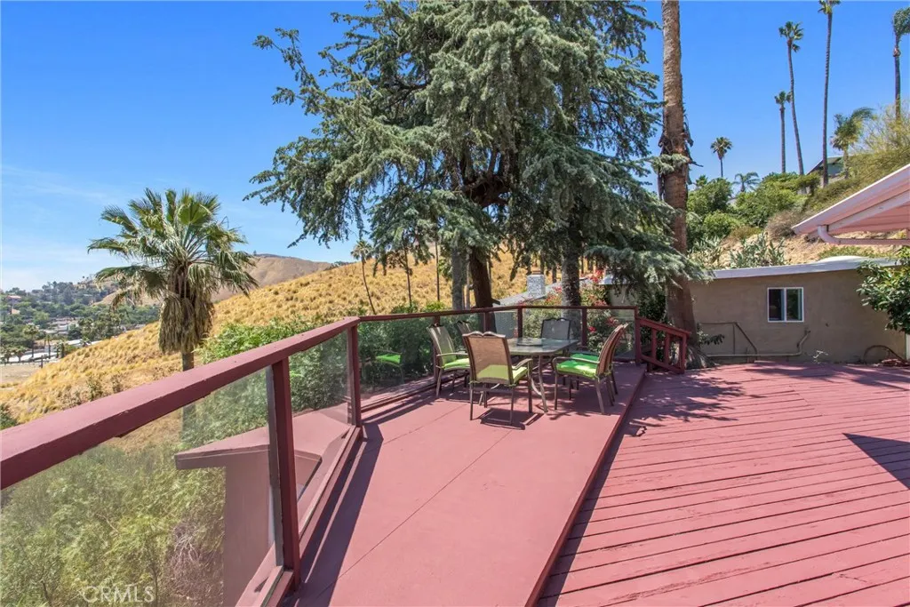 Deck with panoramic views