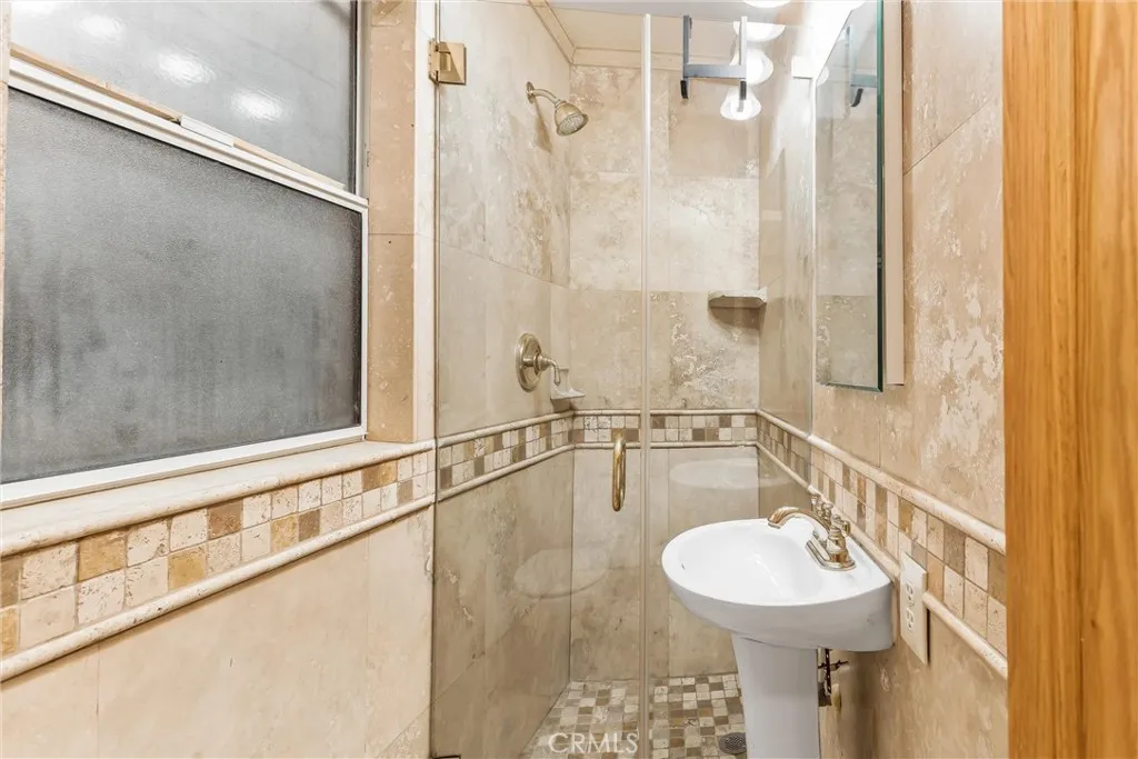 Full bath off of bonus room