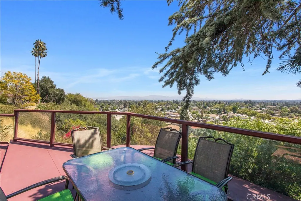 Deck with panoramic views