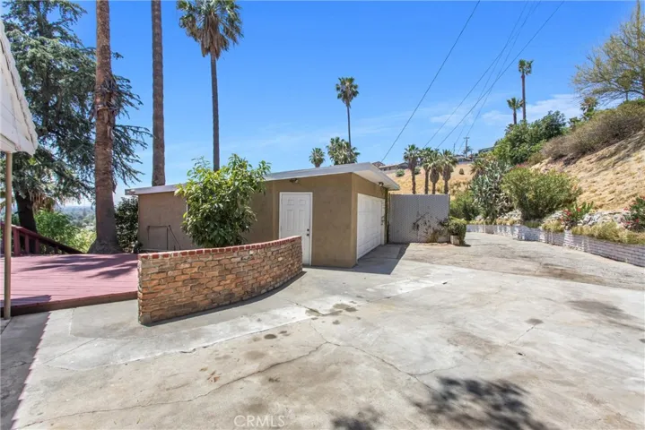 Detached 2 car garage