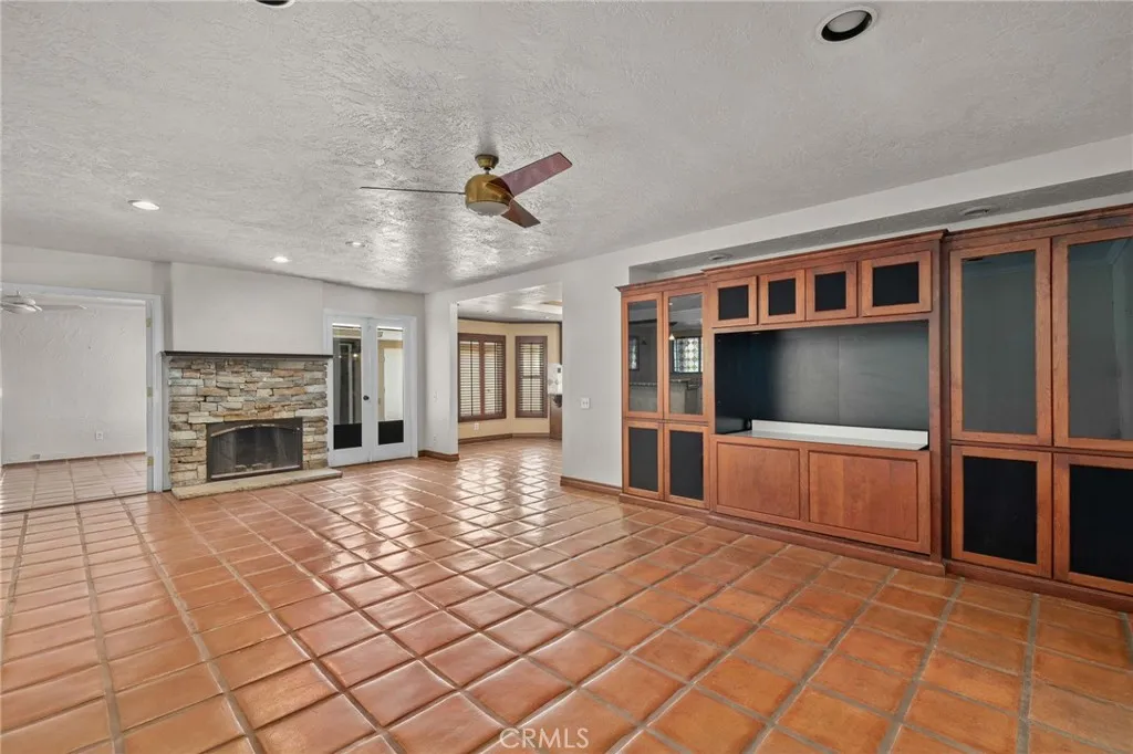 Family Room w/ Fireplace