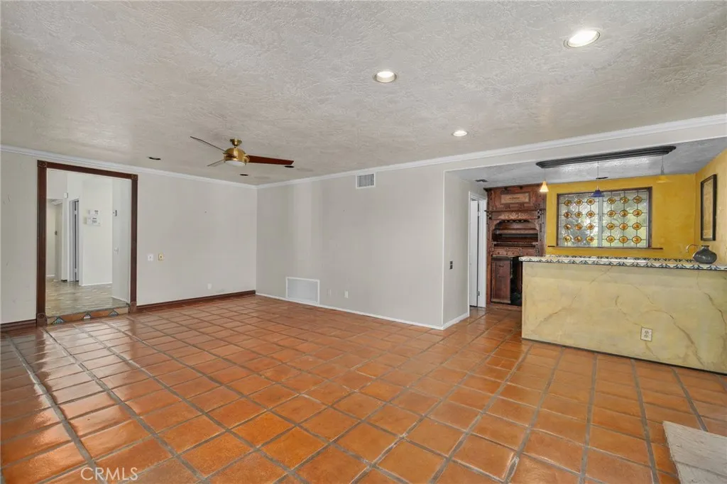 Family room with wet bar