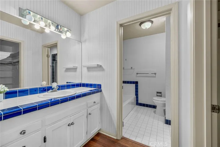 jack and jill bath in guest suite