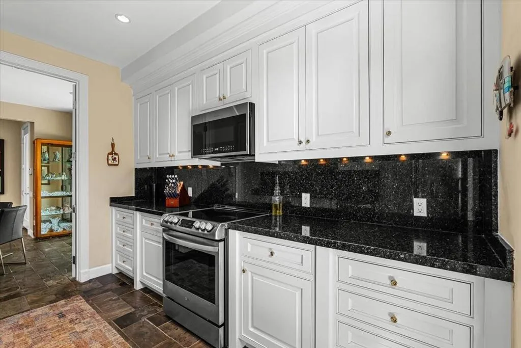 21-1341 E Amado Rd-19