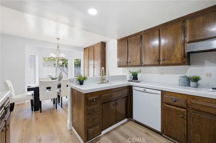 537 Redlands, Claremont, California 91711