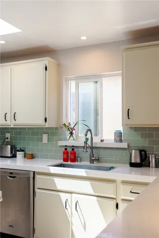 3145 S Kerckhoff, San Pedro, California 90731