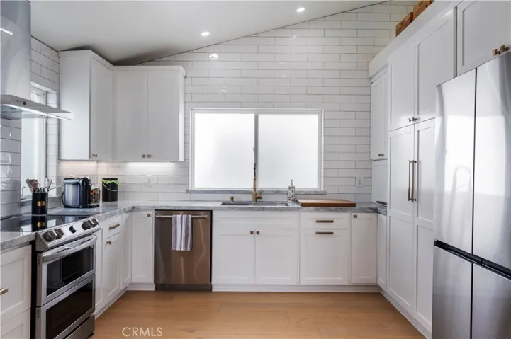 53 15th Street, Hermosa Beach, California 90254