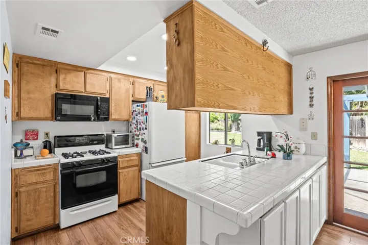 1171 Canyon View Lane, Colton, California 92324