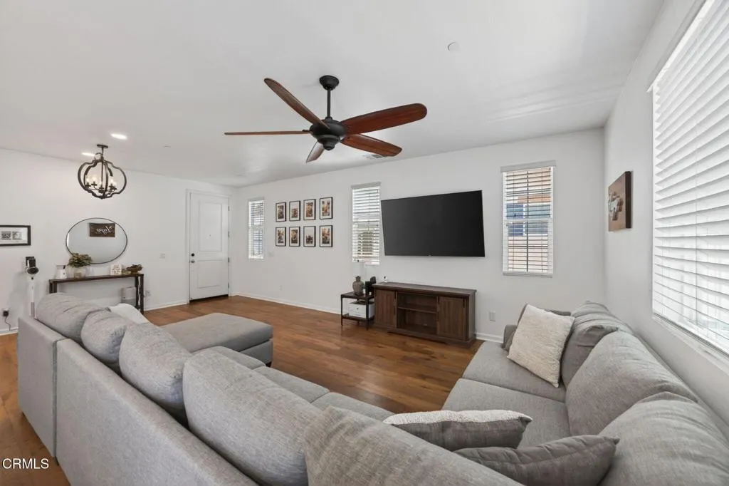 Living room 5