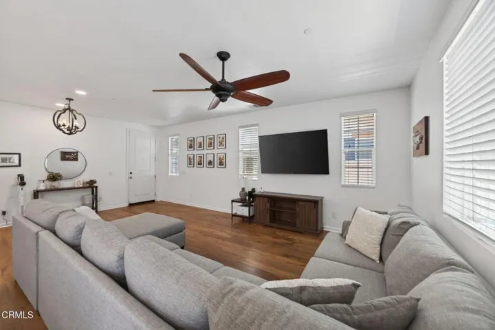 Living room 5