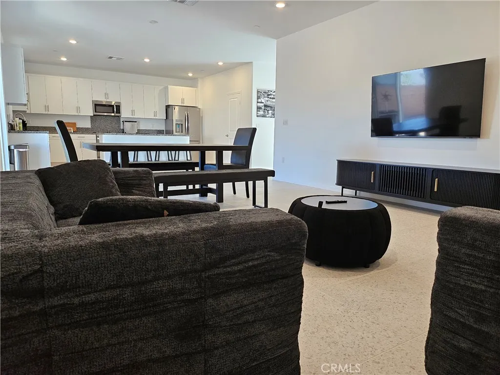 Kitchen/dining/ living room