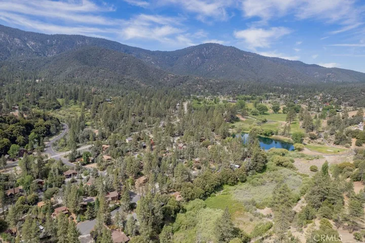 Peaceful cul-de-sac with access to forest hikes