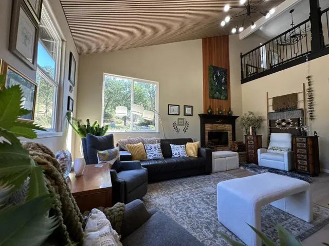 45100 Carmel Valley Road, Greenfield, California 93927