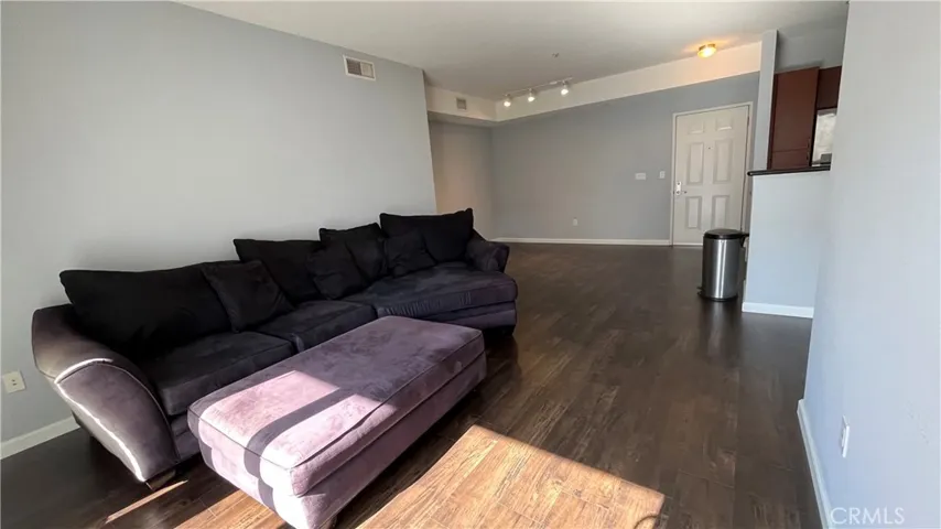Spacious Living Room (Couch included)