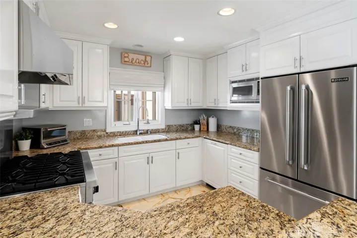 705 1/2 Goldenrod Avenue, Corona Del Mar, California 92625