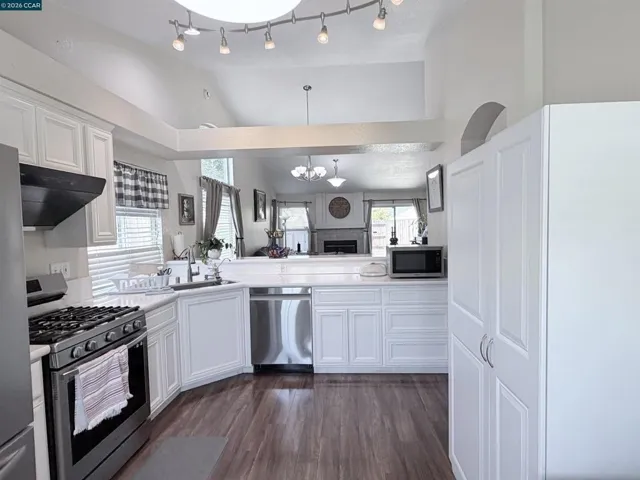 8551 Summer Knoll Way, Elk Grove, California 95624