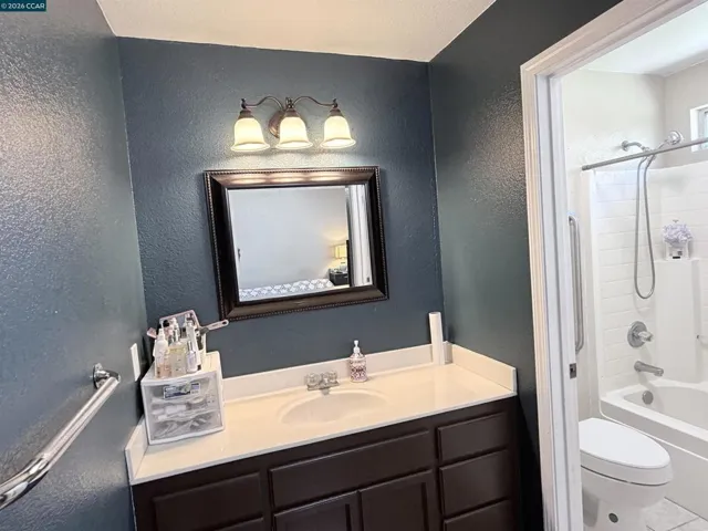 8551 Summer Knoll Way, Elk Grove, California 95624