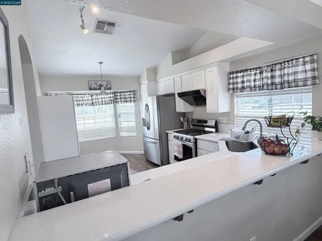 8551 Summer Knoll Way, Elk Grove, California 95624