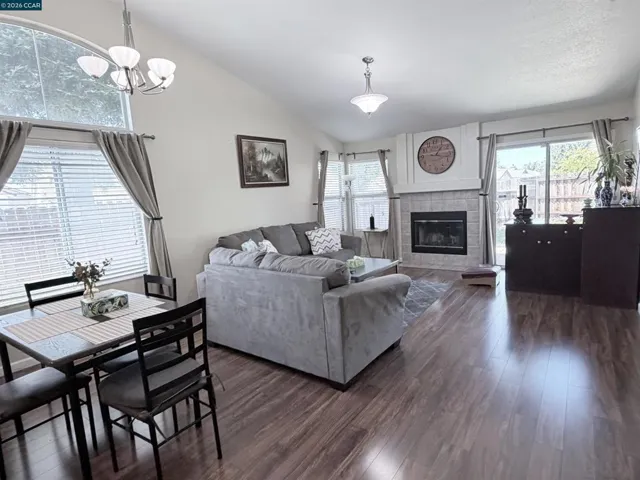 8551 Summer Knoll Way, Elk Grove, California 95624