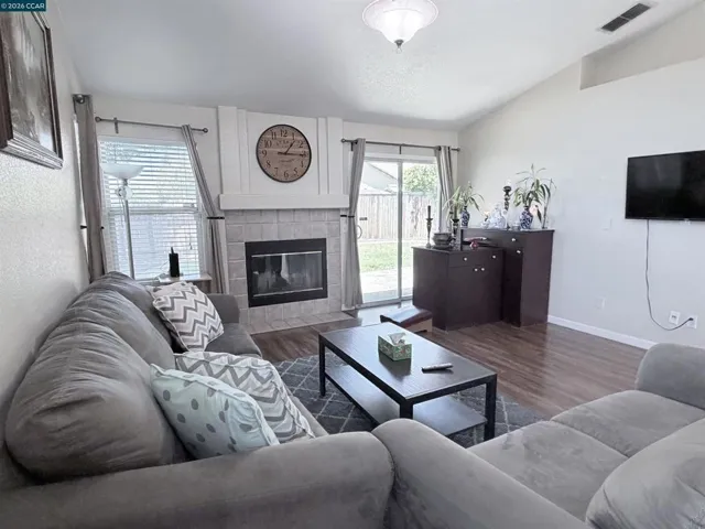 8551 Summer Knoll Way, Elk Grove, California 95624
