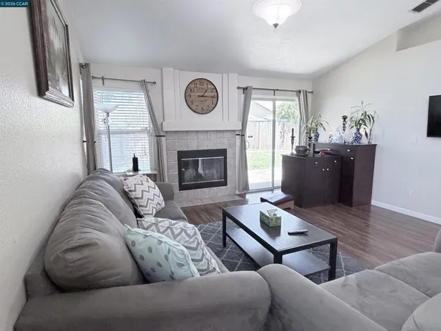 8551 Summer Knoll Way, Elk Grove, California 95624