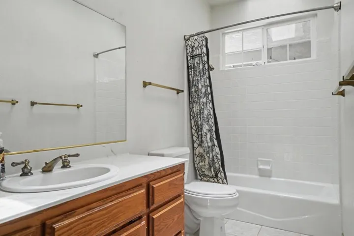 11 Duck Creek Court, Valley Springs, California 95252
