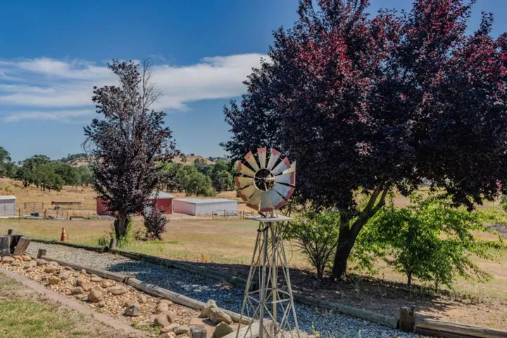 11 Duck Creek Court, Valley Springs, California 95252