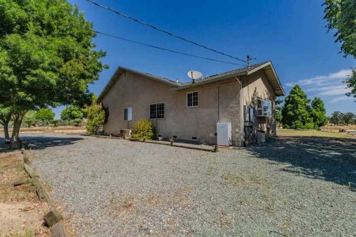 11 Duck Creek Court, Valley Springs, California 95252