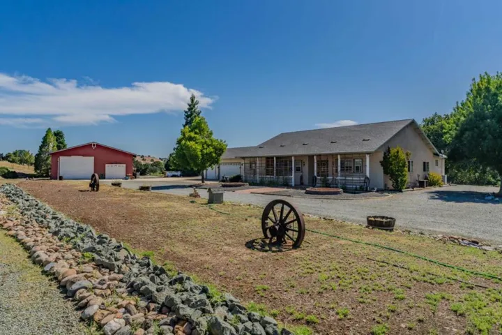 11 Duck Creek Court, Valley Springs, California 95252