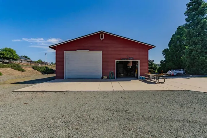 11 Duck Creek Court, Valley Springs, California 95252
