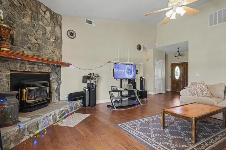 11 Duck Creek Court, Valley Springs, California 95252