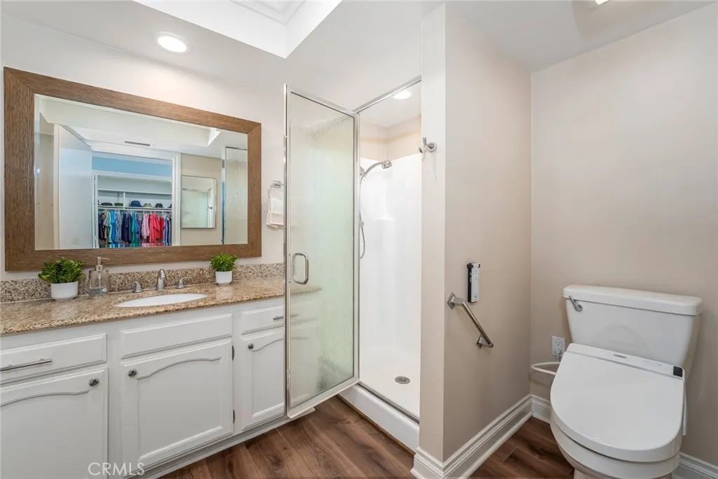 Also a walk in shower!