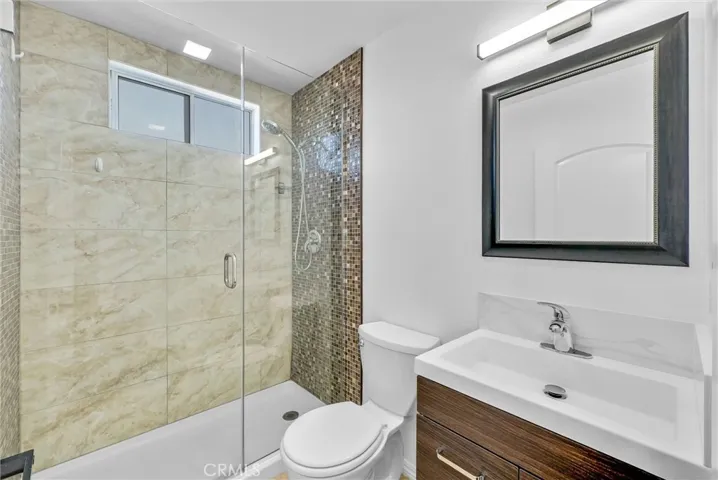Upstairs shared Bathroom